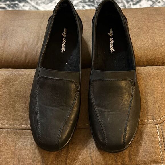 Easy Street Women's Gage Flat. Size 7. Black. EUC - Picture 4 of 10